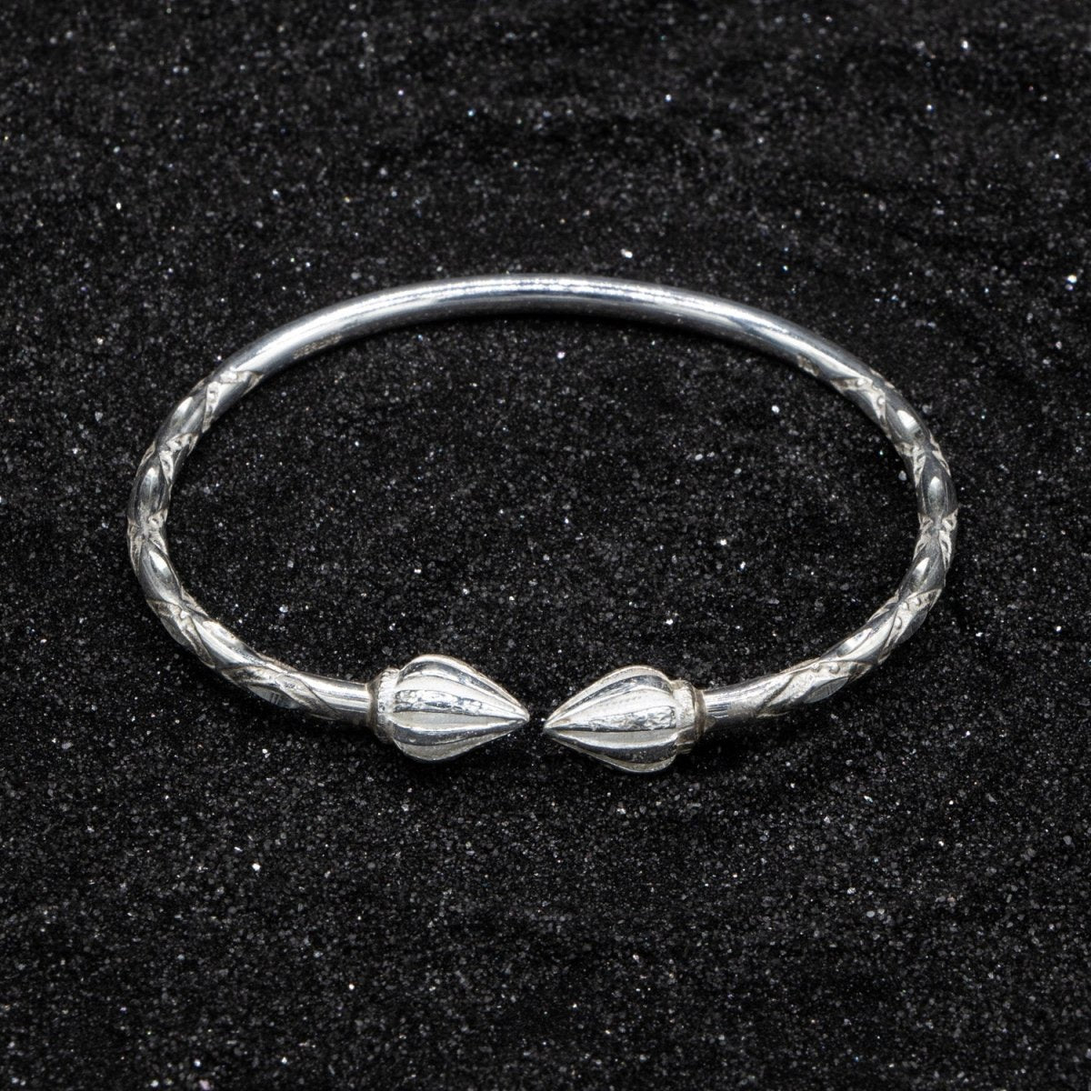 アクセサリー Navajo Indian Jewelry Silver Bangle Vintage Unisex Navajo Etched Sterling Silver 925 Bangle